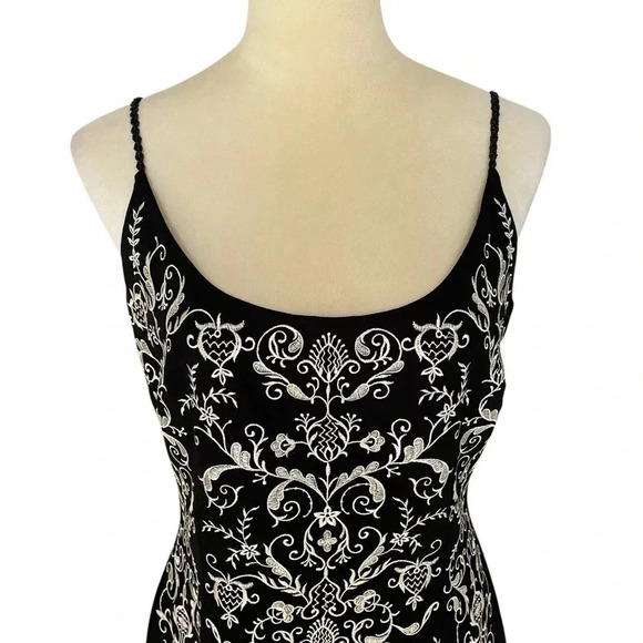 Maggy London Floral Black White Elegant Embroidered Detailed Dress Women Size 8 - Picture 4 of 7